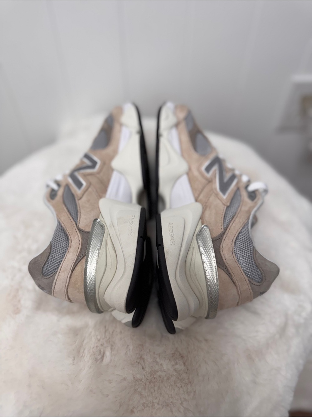 New Balance Women's Beige and Light Gray Retro Runner Sneakers - Picture 5 of 8